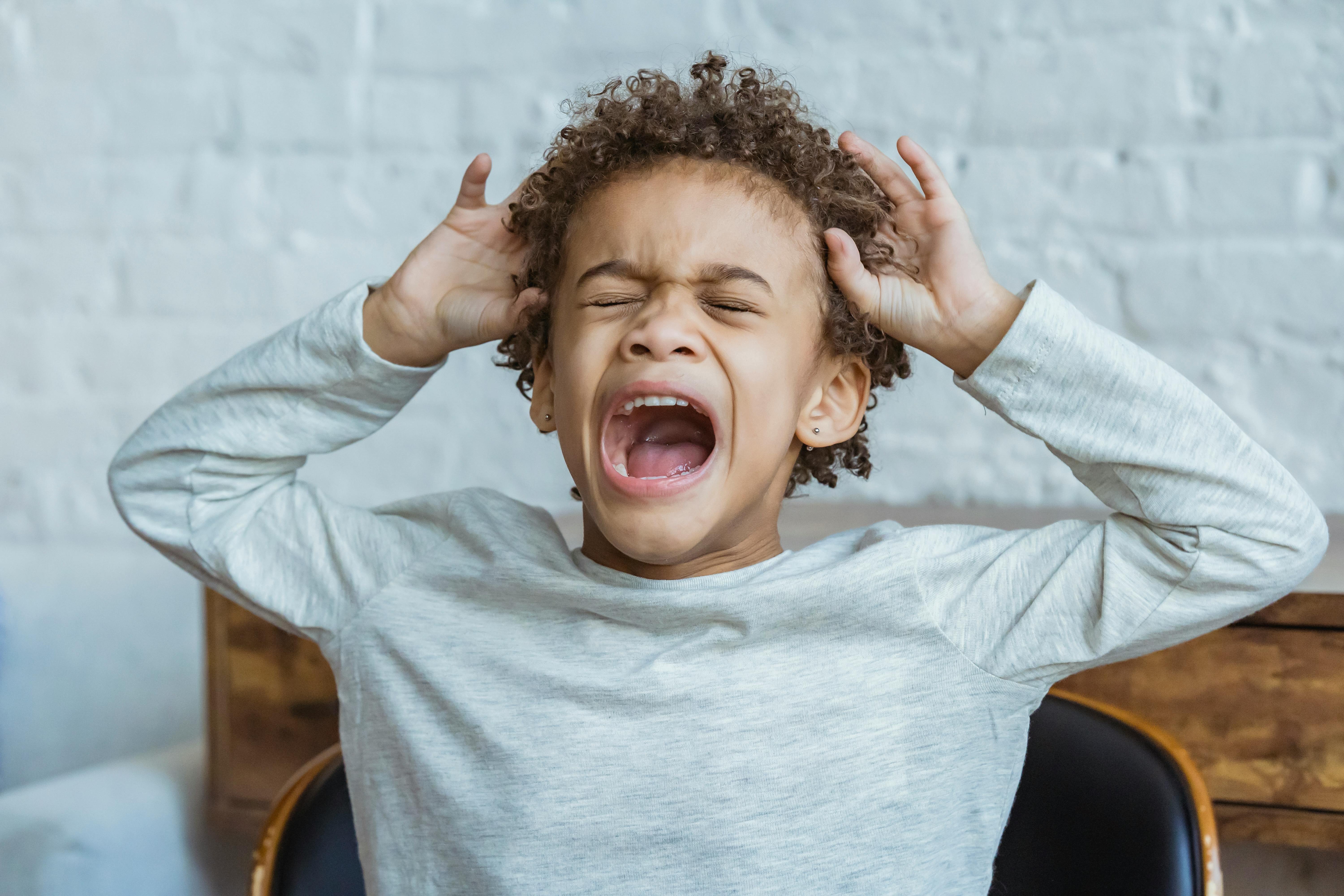 parents sereins et épanouis avec leurs enfants parce qu'ils ont en fait appris à travers  une formation sur la parentalité comment éduquer des enfants heureux et respectueux sans crier ni punir, et sans s'oublier non plus